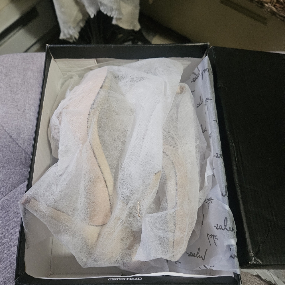 NWT Lulu's Nude Heels - Picture 7 of 7